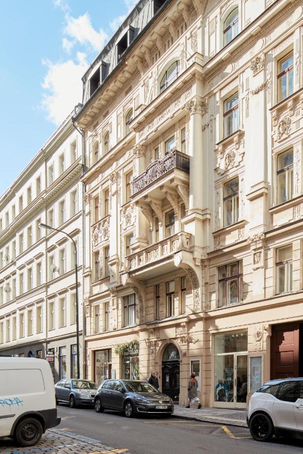 Days - Lavish On Wenceslas Square * Praha
